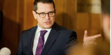 Orădeanul Eduard Hellvig, fost șef al SRI reînscris în PNL, anunță: „Nu candidez pentru nicio funcție”