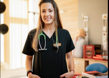 Denisa Chereches, rezidenta de la Urgente. A fost 7 ani voluntar și de ea a ajutat bihorenii când erau mai vulnerabili