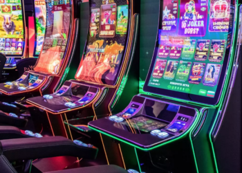 S-a răzbunat pe aparatul de joc. A turnat bere prin orificiul unde se introduc banii după ce a pierdut 10 lei la slot machine