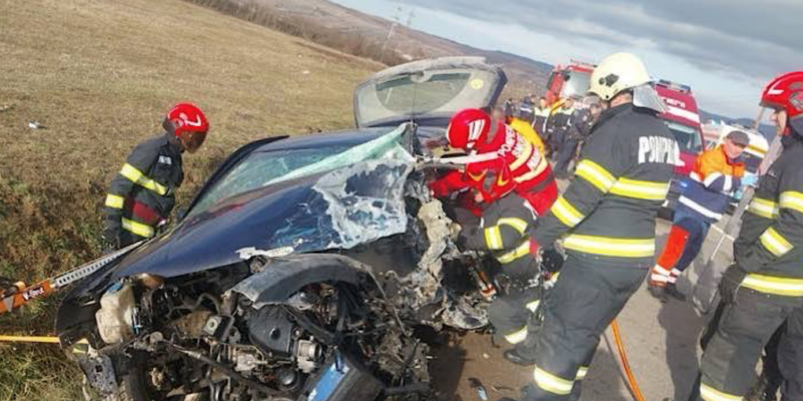 4 oameni, inclusiv un copil de 14 ani, implicați într-un grav accident din zona Astileu-Alesd