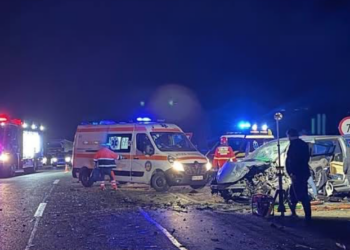 Patru autoturisme și un camion implicate într-un grav accident între Lugasu de Jos și Urvind