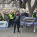 Polițiștii de la Penitenciarul Oradea, înarmați cu vuvuzele și steaguri, au protestat în fata Prefecturii Bihor.Nu vor intra în serviciu pe 31 decembrie 2024