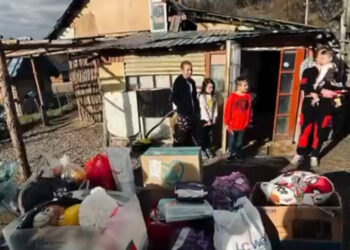 Moș Crăciun a venit cu mașini 4×4: Asociatia Prietenii Munților Off-Road au vizitat peste 60 de copii si 30 adulți