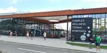 220 de zile de amenda după ce a furat doua placi de metal care acopereau un sant langa strandul Nymphea și au fost reclamat de un agent de poliție care trecea prin zona