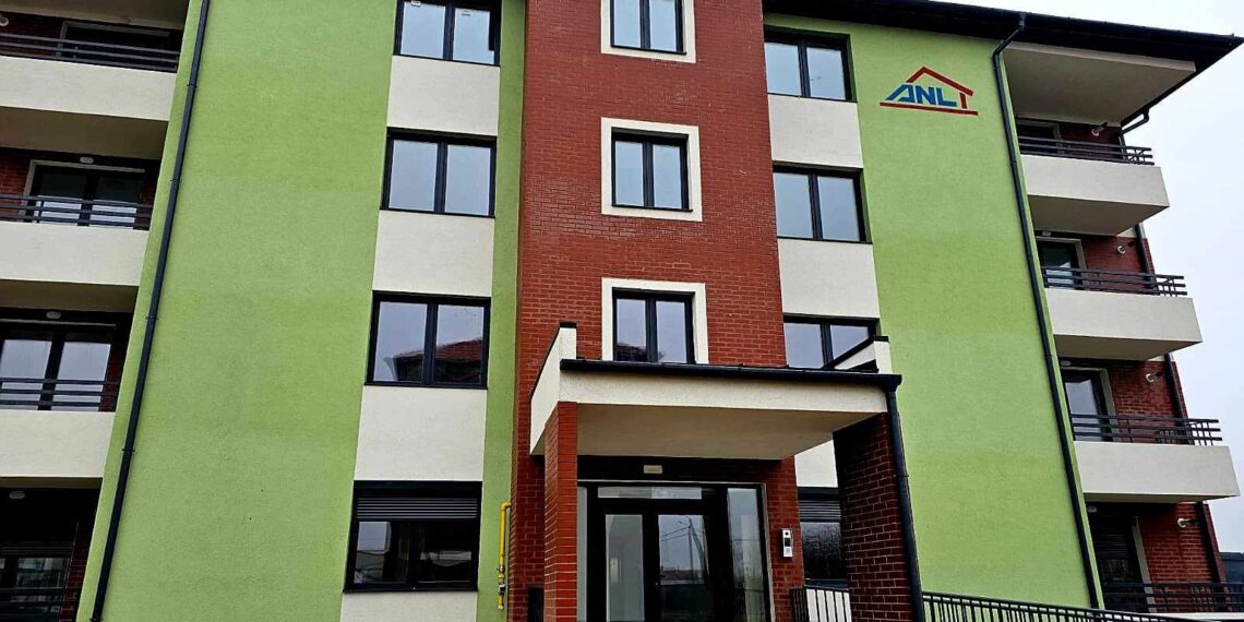 36 de familii tinere, în casa noua.  Au recepționat  blocul ANL construit la Salonta.  Investiție de 15.916.577 lei