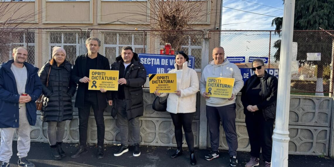 Conducerea AUR Bihor s-a dus la vot. Protest în fata secției de votare