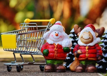 Programul magazinelor din Oradea de Crăciun și Anul Nou. Unde e cel mai scump coșul de Crăciun