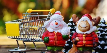 Programul magazinelor din Oradea de Crăciun și Anul Nou. Unde e cel mai scump coșul de Crăciun