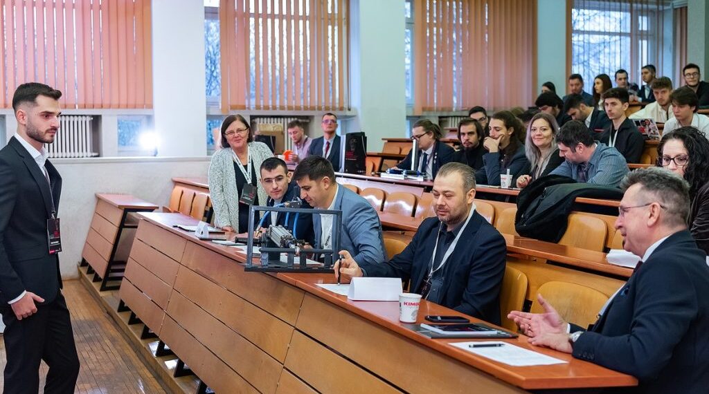 Patru studenți din Oradea, premiul special al companiei Sonovision pentru dezvoltarea unui sistem decizional bazat pe logica fuzzy pentru programarea producției obținute prin injecție de mase plastice