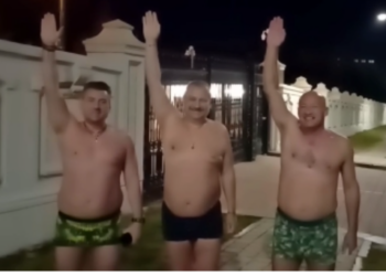 VIDEO. Avocatul care a protestat gol împotriva CCR . Mesajul sau:„Imparatul justitiei este gol”. Romanii, invitați se demonstreze goi în fata Prefecturilor