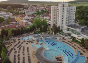 Hotelul Internaţional Băile Felix, franciza Accor Hotel Services Magyarország Kft. Budapesta, inainte de Crăciun .Va fi afiliat la brandul Mercure, din grupul francez Accor