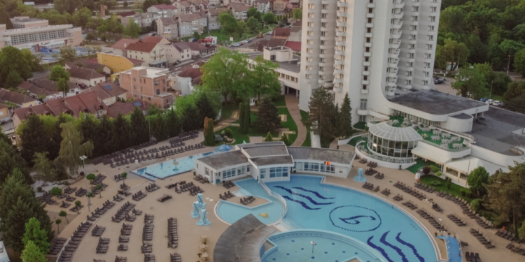 Hotelul Internaţional Băile Felix, franciza Accor Hotel Services Magyarország Kft. Budapesta, inainte de Crăciun .Va fi afiliat la brandul Mercure, din grupul francez Accor
