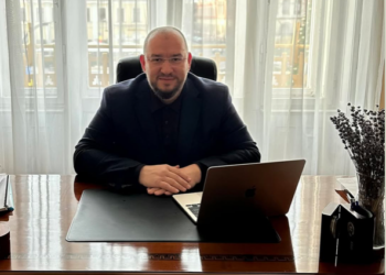 Silviu Dehelean se întoarce la prima dragoste: notariatul