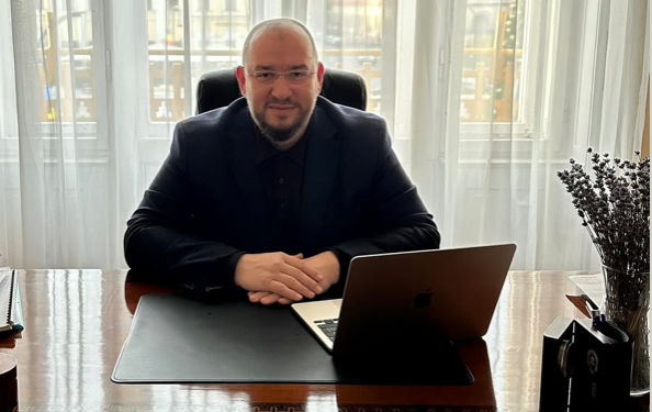 Silviu Dehelean se întoarce la prima dragoste: notariatul