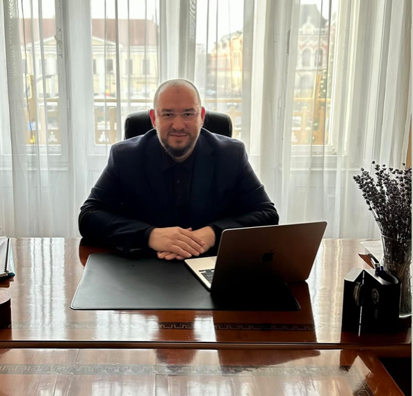 Silviu Dehelean se întoarce la prima dragoste: notariatul