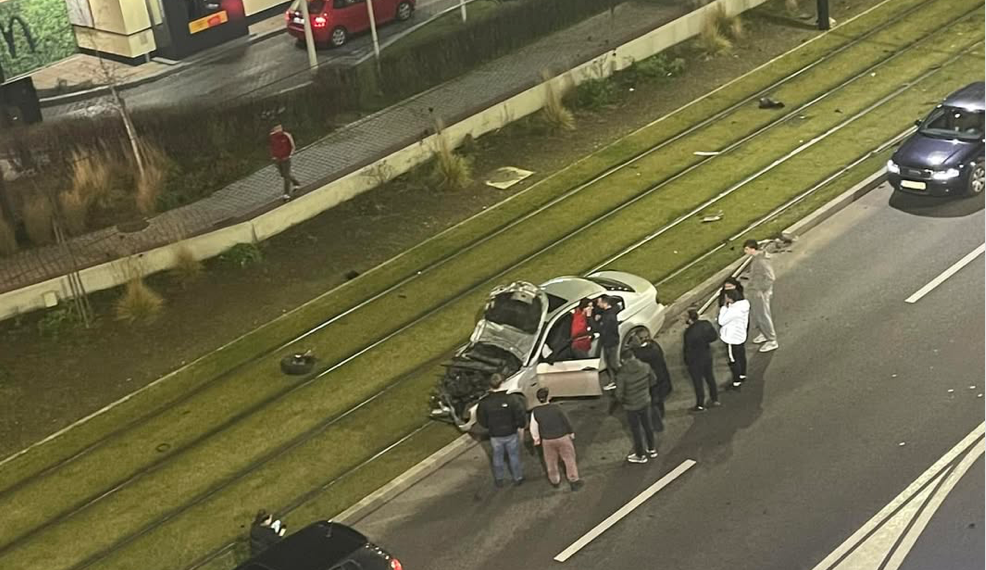 UPDATE. Accident în Nufărul, langa Mc Donalds. Doi oameni la spital