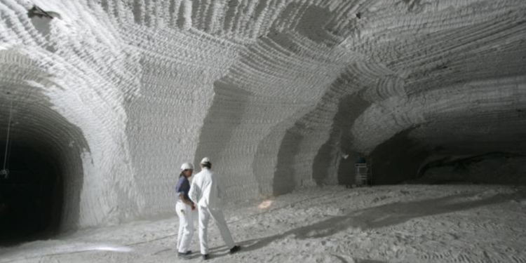 Diana Exploatări Miniere SRL, din Bihor, controlată integral de societatea Salt-Veres ZRT, din Ungaria, va exploata milioane de tone de sare din România