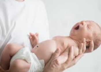 O eleva de 14 ani a devenit mama. A născut, ieri, acasă