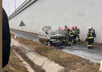 Trei mașini implicate într-un accident pe centura Oradiei. Una a luat foc