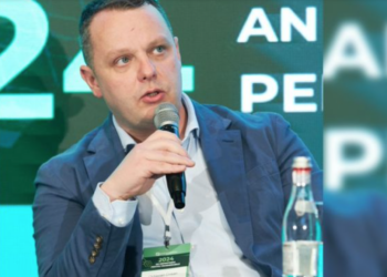 Orădenii care construiesc o gigafabrica de acumulatori de litiu