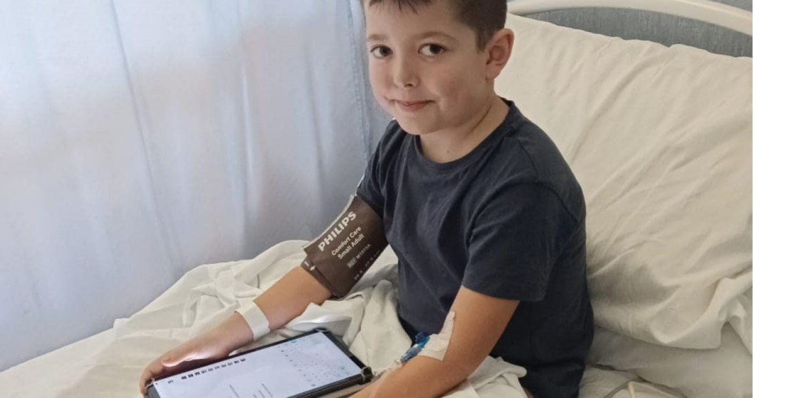 La numai 9 anișori, Leo, un băiețel din Beius, lupta cu leucemia pe un pat de spital din Roma