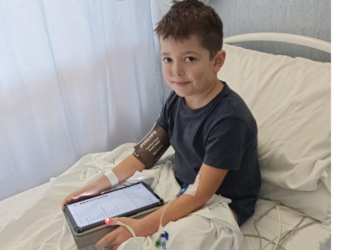 La numai 9 anișori, Leo, un băiețel din Beius, lupta cu leucemia pe un pat de spital din Roma