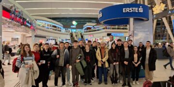 Eminescienii de la mate-info, intensiv informatica, exploreaza programarea realității virtuale intr-o companie IT din Malaga