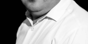 A murit Mikló Róbert, bas în corul Filarmonicii Oradea. Avea 44 de ani .”Spiritul său va continua să răsune în fiecare notă pe care o vom cânta”