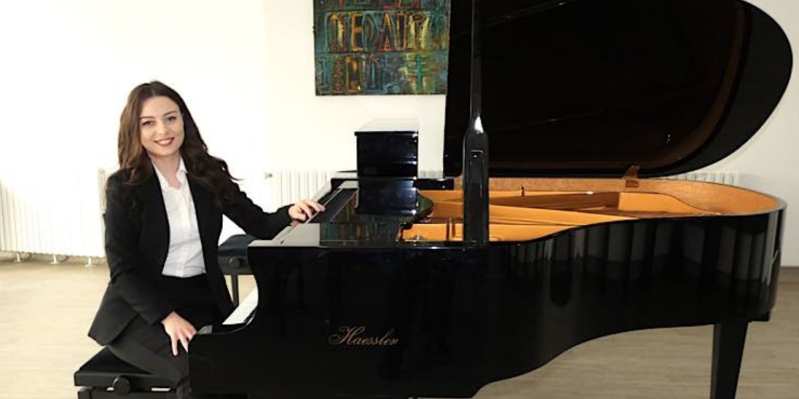 Povestea Manuelei Bumb, tânără care a absolvit Biologia, dar s-a întors la claviatura. Studenta-fenomen care in doua luni a adunat noua diplome la concursurile internaționale