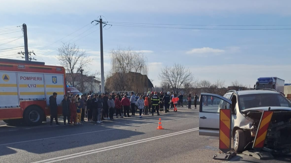 Accident pe centura Alesd. O femeie și un bărbat, la spital