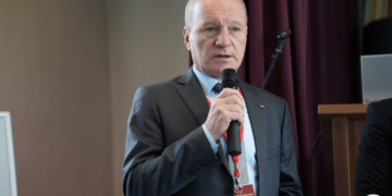 Profesorul Mircea Bertea: Profesorul bun:  acel cadru didactic la care te duci la oră, ai înțeles, vii cu lecția învățată 70-80% și nu te superi dacă îți dă și 4 sau 3. Stiți ce probleme mari avem astăzi? Pentru nota patru, profesorul este dat în judecată