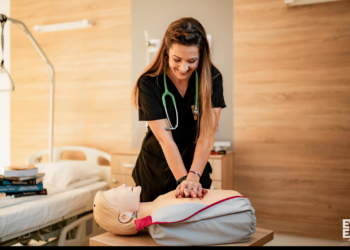 Cum i-a salvat viață unei doctorițe de la Urgente mama sa, un fost celebru parlamentar oradean. „Aveam 5 ani și am simțit ce înseamnă moartea pentru câteva fracțiuni de secundă”