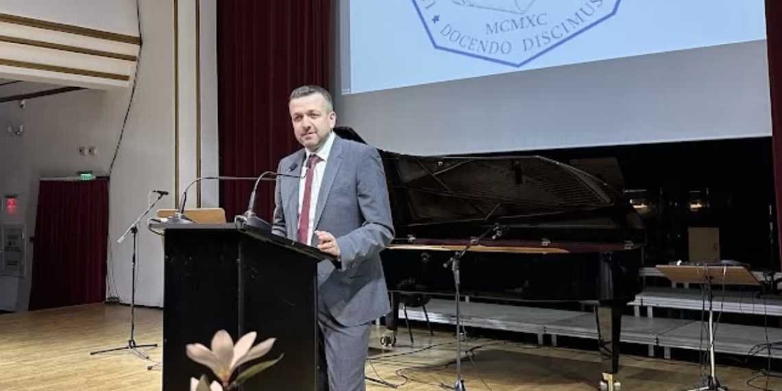 Primarul Birta s-a întors în banca, la Lazar: „Vă spun sincer, am o vagă senzație că am uitat să-mi fac tema. Noroc că azi nu mă ascultă nimeni!”. Mesaj din partea președintei Parlamentului European