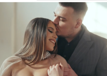 Andrada Oros a lansat o noua melodiei împreună cu iubitul ei: „O viață împreună”. A ajuns sa aibă propria formație după ce a fost trădată de cea mai buna prietena