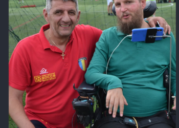 La multi ani, Mihai Nesu! „Este o mângâiere a lui Dumnezeu. Abia știa să umble când tatăl său, regretatul doctor, fotbalist și arbitru, Mircea Neșu, îl aducea pe „Bihoru” și-l punea să lovească mingea. Și a ajuns între cei mai mari „