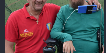 La multi ani, Mihai Nesu! „Este o mângâiere a lui Dumnezeu. Abia știa să umble când tatăl său, regretatul doctor, fotbalist și arbitru, Mircea Neșu, îl aducea pe „Bihoru” și-l punea să lovească mingea. Și a ajuns între cei mai mari „