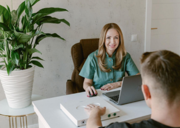 INTERVIU cu Emilia IOANITESCU, fondatoarea Centrului LIRIAN, locul unde se practica medicina viitorului, terapia cu frecventa