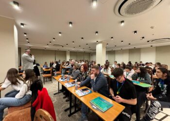 Școala din Oradea care a deschis o tabăra unde copiii se pot pregăti pentru Evaluarea Națională. Vor trece și prin simulări