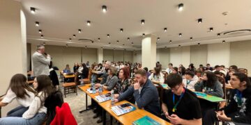 Școala din Oradea care a deschis o tabăra unde copiii se pot pregăti pentru Evaluarea Națională. Vor trece și prin simulări