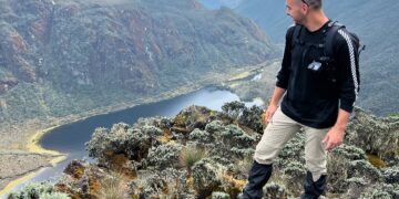 Profesorul alesdean Adrian Kosa, de pe Mont Blanc pe Muntele Lunii. Pe Varful Margherita, al treilea ca inaltime din Africa