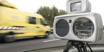 Cu cat poti depasi limita de viteza fara sa fii sanctionat.Noul Cod Rutier stabilește noi limite de viteză dar și sancțiuni mai mari pentru șoferii care conduc agresiv