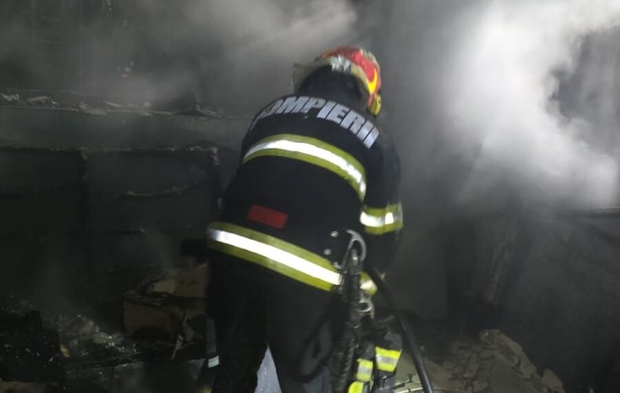 Băiat de 16 ani din Salonta, arsuri după ce a încercat sa stingă un incendiu