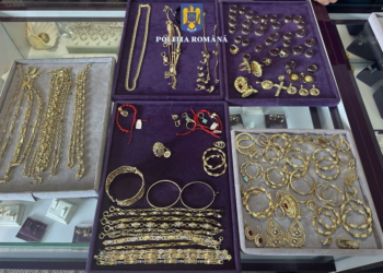 Bijuterii din aur de peste 1,7 milioane lei, confiscate în Bihor într-un dosar de vânzare de produse contrafăcute