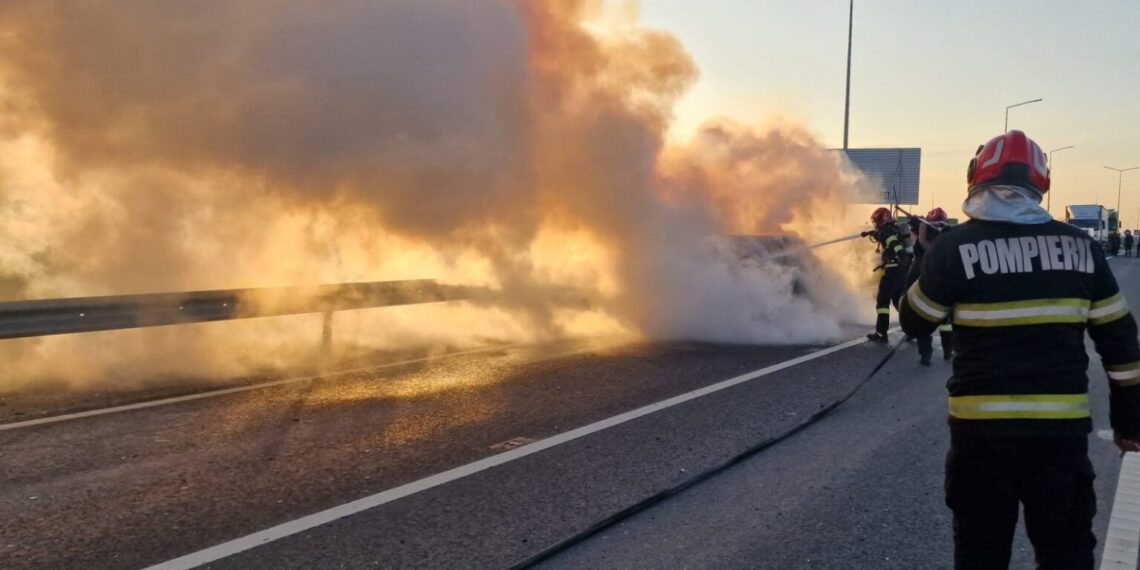 Incendiu la un autoturism aflat în mers în Oradea