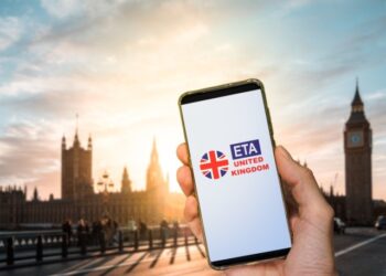 Cetățenii UE care călătoresc în UK fără viză vor trebui să obțină o autorizație electronică de călătorie