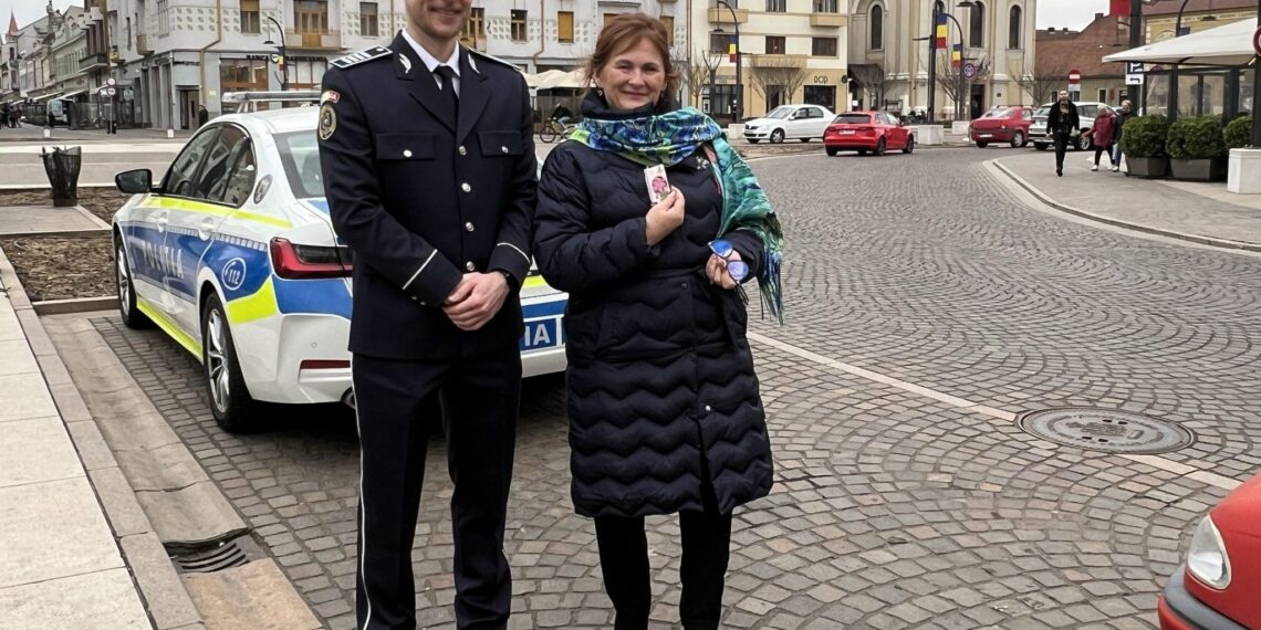 Cu ocazia sărbătoririi zilei de 1 Martie, polițiștii din Bihor au pregătit surprize inedite doamnelor și domnișoarelor participante la trafic