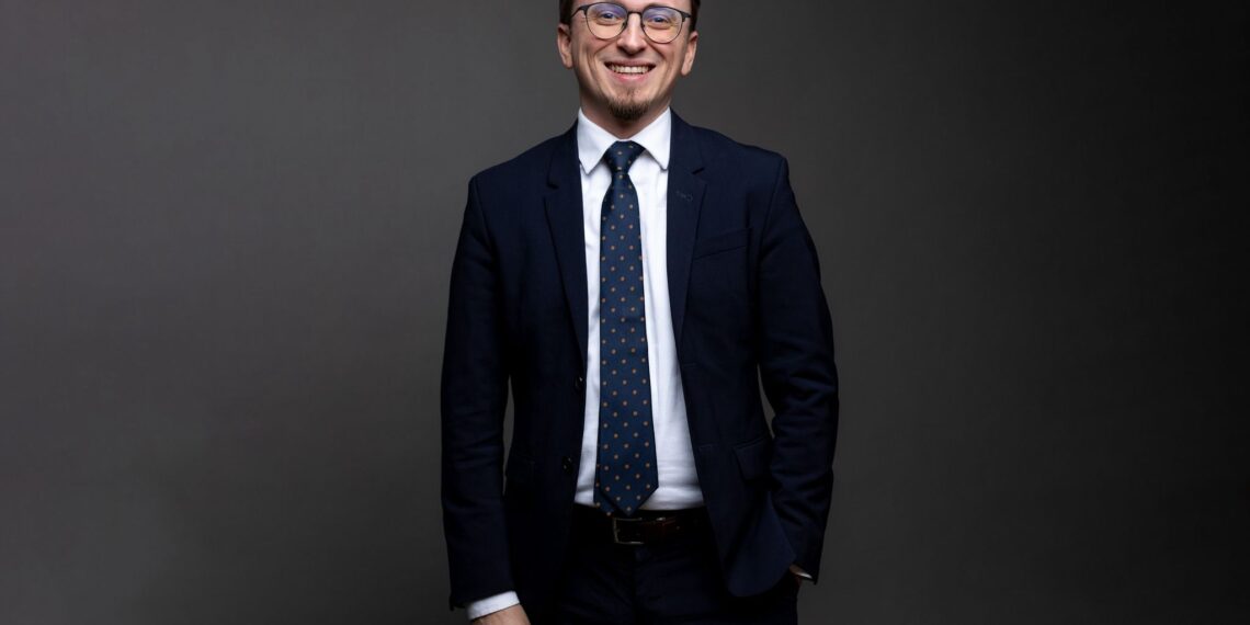 INTERVIU cu av. George Zlati despre impactul inteligenței artificiale în drept: ,,Cred că avocații care refuză în continuare să îmbrățișeze tehnologia, vor ajunge să se îmbrățișeze singuri”