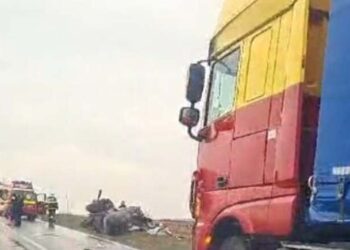Impact fatal: un bărbat de 59 de ani a murit după coliziunea dintre un autotren și o căruță