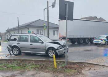 Accident în Nojorid: Trei mașini implicate, două persoane rănite