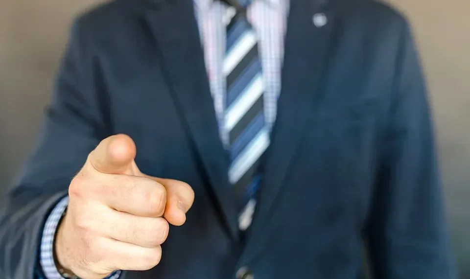 Încadrarea juridică în situația amenințării unei persoane în vederea retragerii plângerii prealabile | Practică neunitară